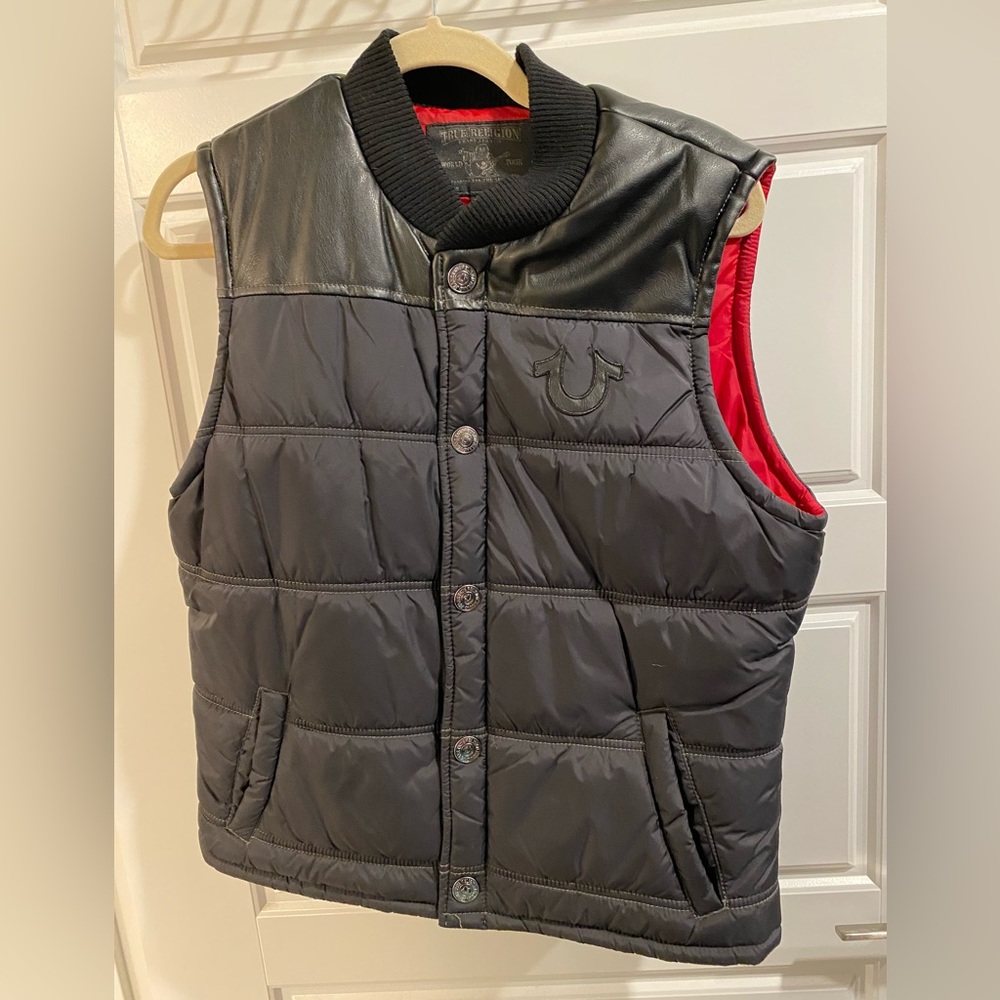 True Religion - Men’s medium vest - Black with a red liner